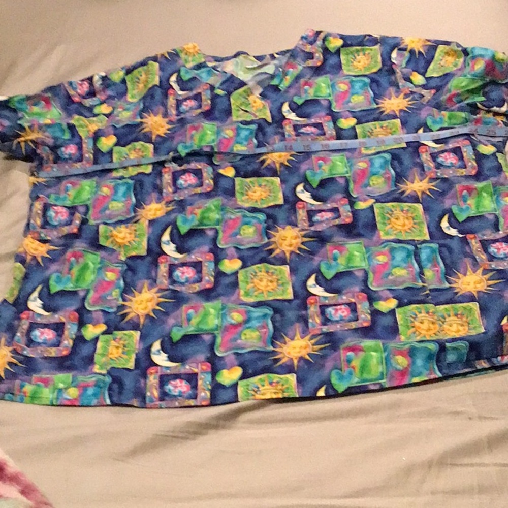 O2 Scrubs top size large? - Picture 5 of 6